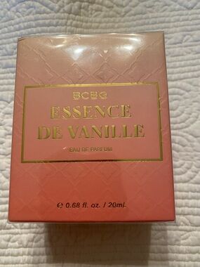 BCBG Essence De Vanille Pink and Coral Presentation Box